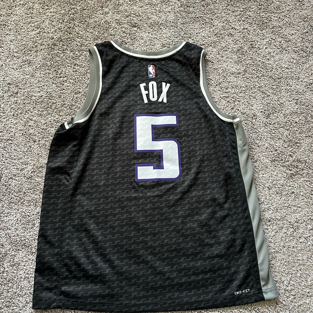 De’Aaron Fox Sacramento Jersey - Picture 2 of 4